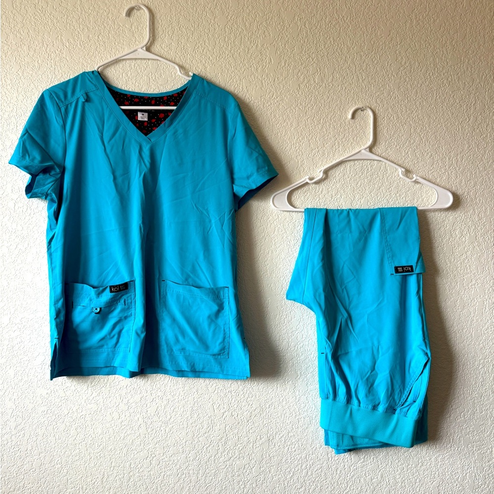 Women’s koi scrub set